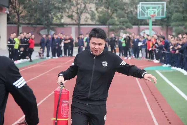 美心工艺门冬季运动会图消防接力赛