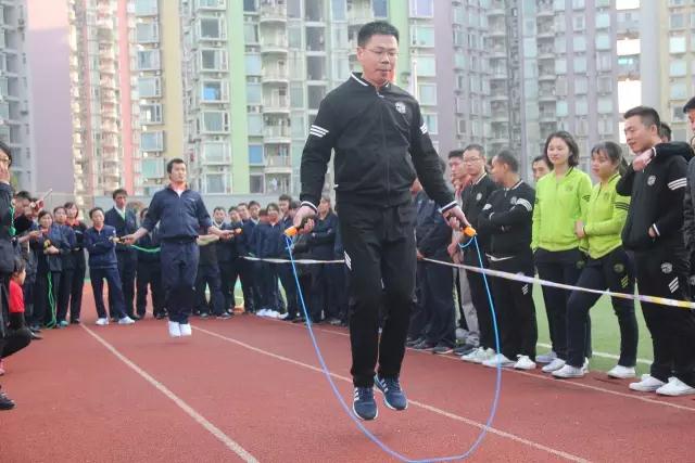 美心工艺门冬季运动会图单人跳绳赛